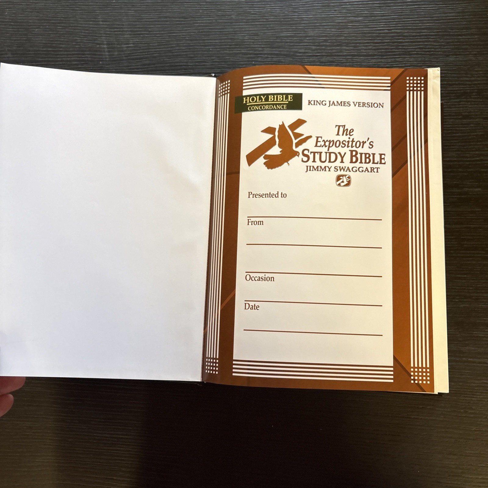 The Expositor’s Study Bible – Giant Print by Jimmy Swaggart Very Good Red Letter