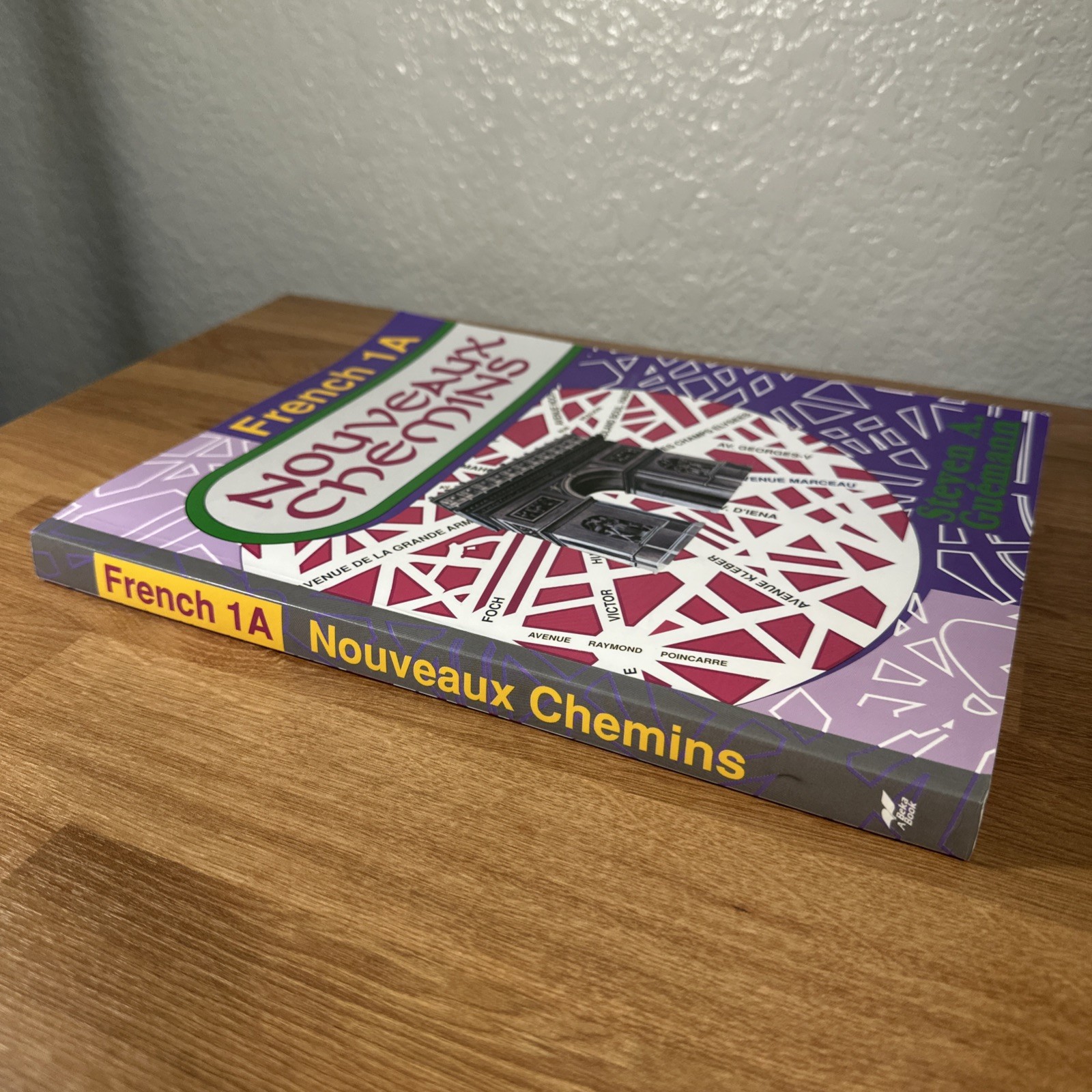 a beka book: FRENCH 1A – Nouveaux Chemins by Steven A Guemann VG