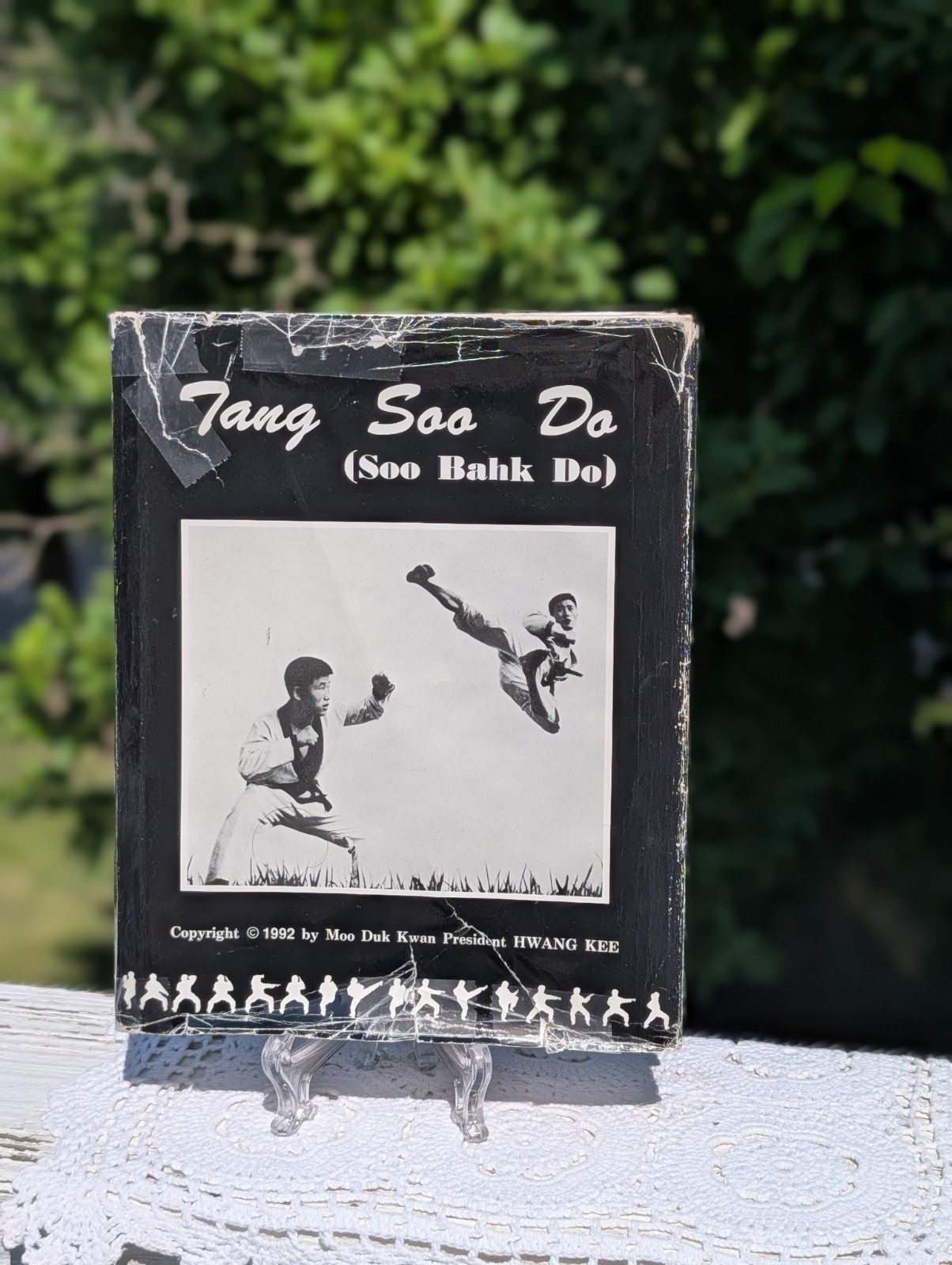 Tang Soo Do (Soo Bahk Do) – Hardcover Copyright 1992 by Hwang Lee Signed