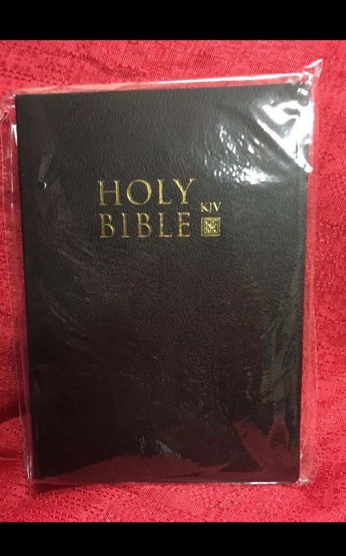 THE HOLY BIBLE KING JAMES VERSION OLD AND NEW TESTAMENTS BLACK 7.5×5.5 BRAND NEW