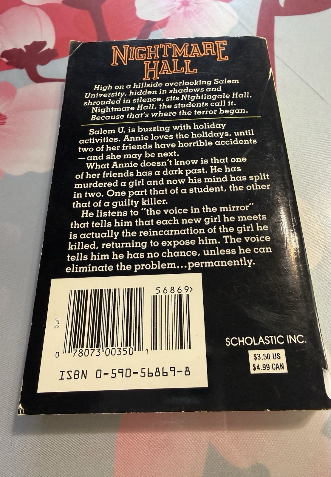 Voice in the Mirror by Diane Hoh (1995, Trade Paperback) 1st Printing.