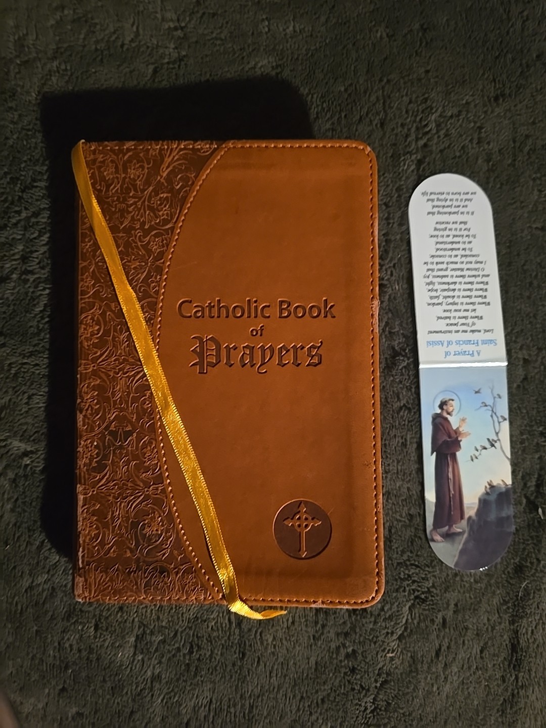 Catholic Book of Prayers: Nice Cover & Magnetic Foldable Over Page Bookmarker