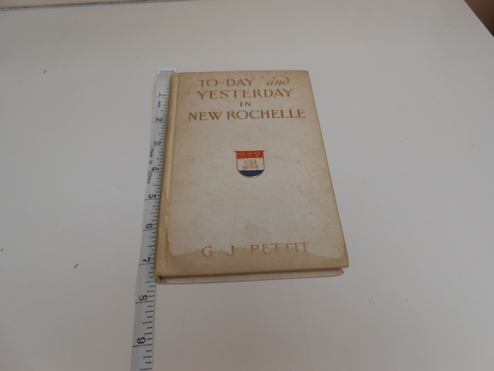 To-Day And Yesterday In New Rochelle. Gaylord Joel Pettit. Hardcover. 106 Pages