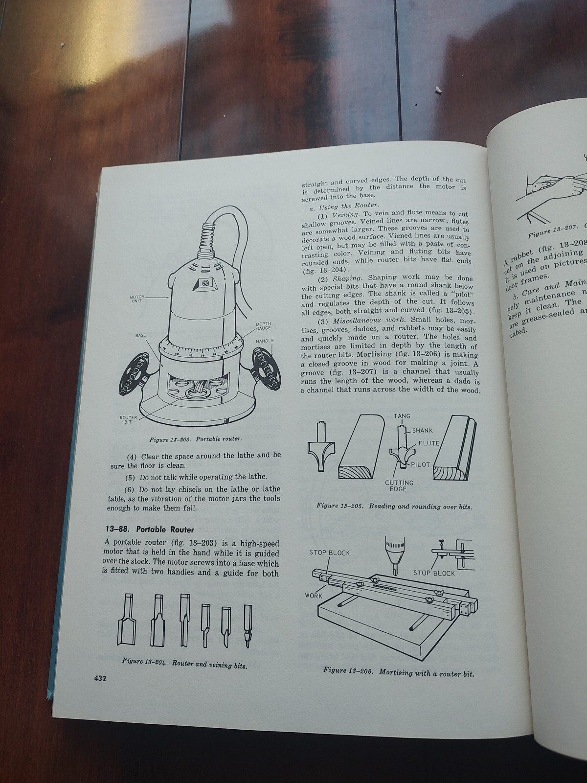 Vintage Text THE ENCYCLOPEDIA OF BASIC CRAFT TECHNIQUES Book, TOMMY KARLEN 1973