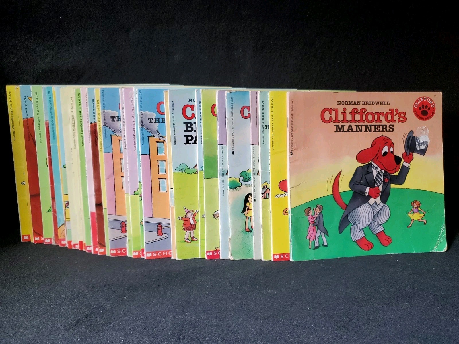 Lot of 30 Clifford the Big Red Dog Books Norman Bridwell Scholastic PB Set