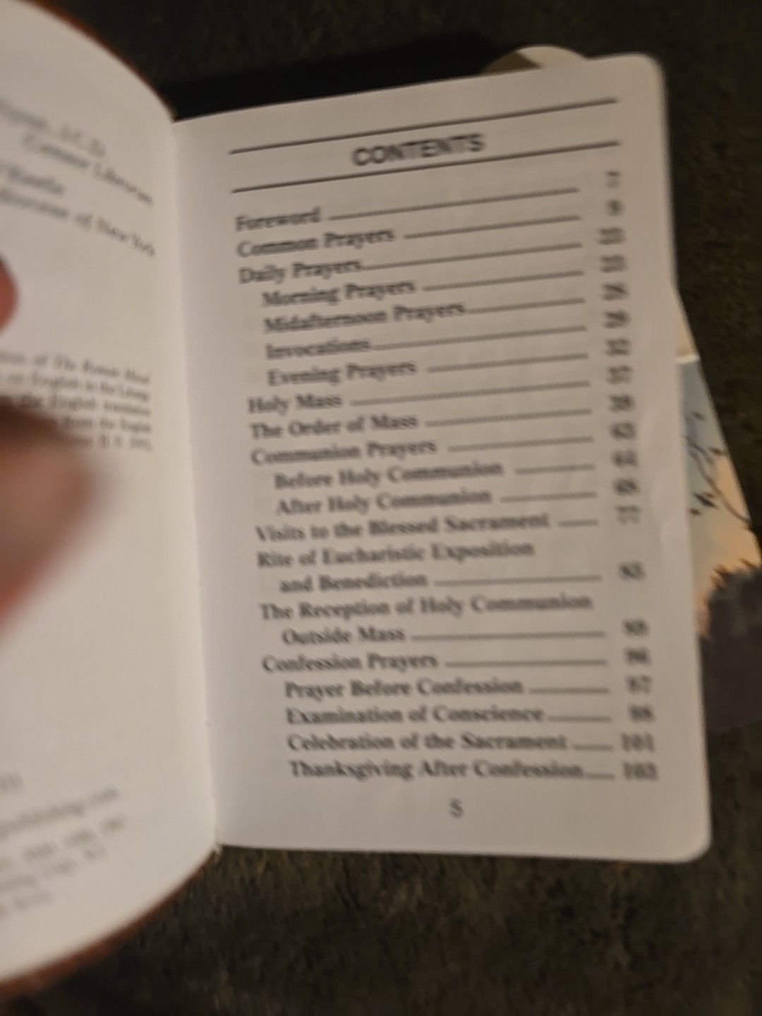 Catholic Book of Prayers: Nice Cover & Magnetic Foldable Over Page Bookmarker