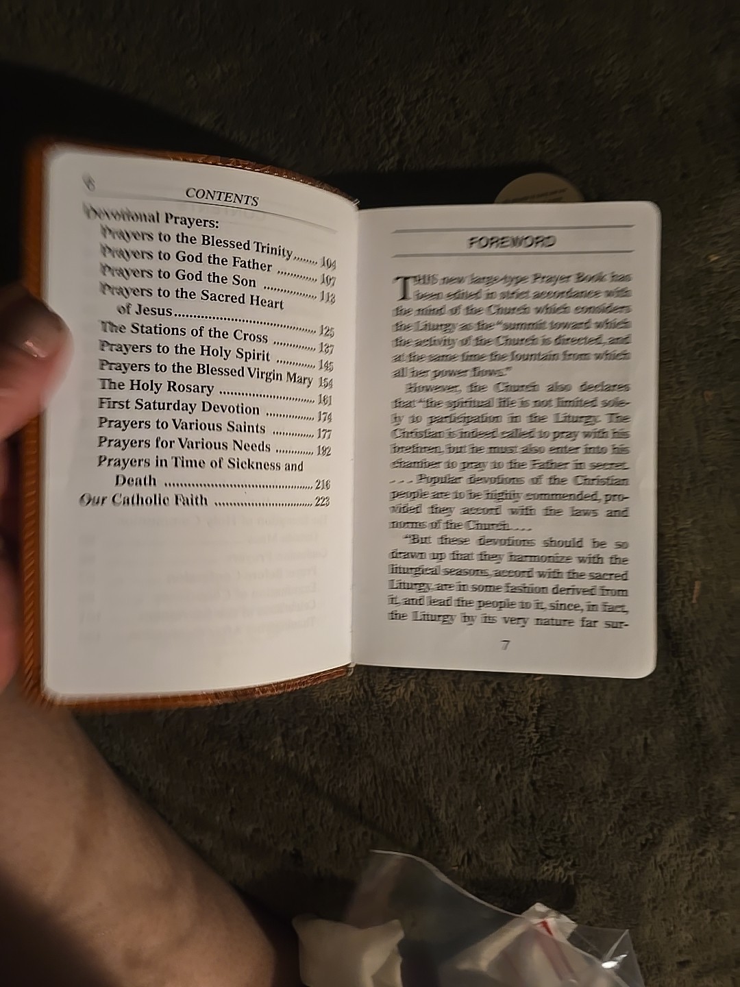 Catholic Book of Prayers: Nice Cover & Magnetic Foldable Over Page Bookmarker