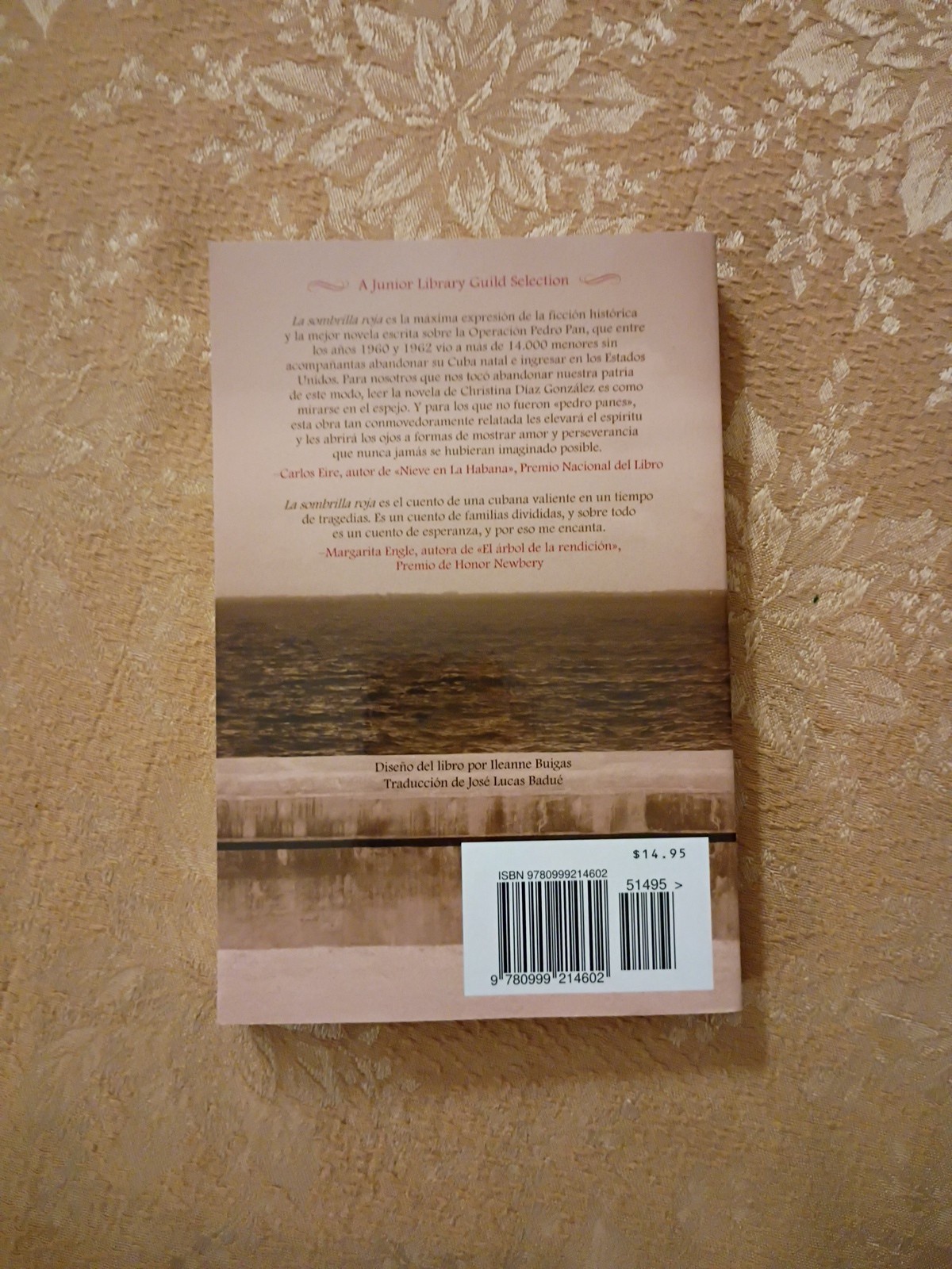 2017 La Sombrilla Roja Christina Diaz Gonzalez Spanish Paperback Novel Book