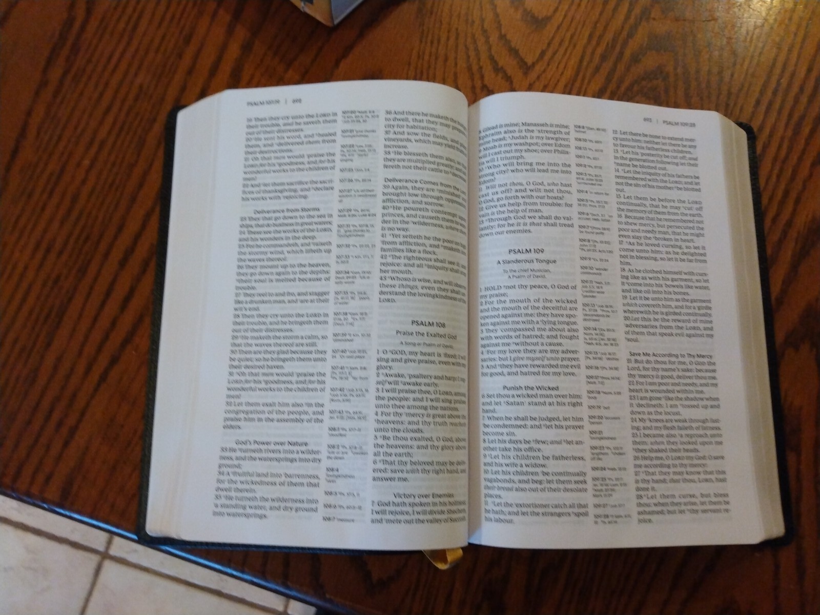 King James Version KJV Bible with APOCRYPHA Genuine Leather reference