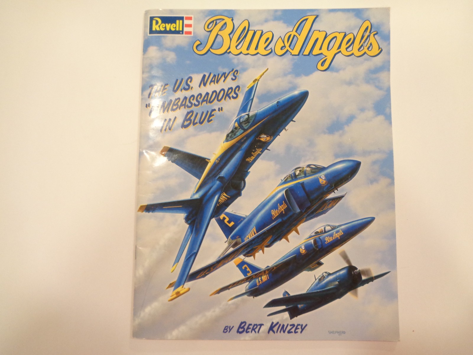 Blue Angels -The U.S. Navy’s Ambassadors in Blue by Bert Kinzey REVELL PB